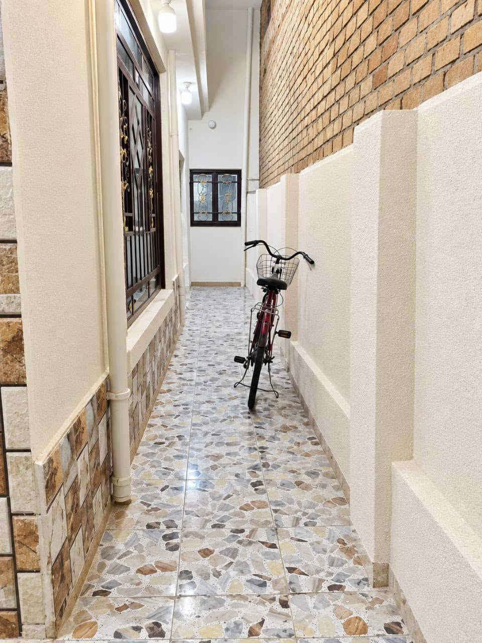 #بيت_للبيع
فرصة مناسبة للسكن والبيع مستعجل مع وجود مجال للتفاوض.

📍 الموقع: الصويرة – حي الزهور – شارع العمارة قرب مدرسة الحديد الهيكل
 المساحة: 100 متر مربع
 طابو صرف يتكون من طابقين
يتكون البيت من :  غرفتين نوم + مطبخ حار +مطبخ بارد+ حمام+ حمامات خارجية + صالة  + استقبال + سطحين

💰 السعر  :  75 مليون وبي مجال اذا شراي

📞 للتواصل والاستفسار:
***********
***********
