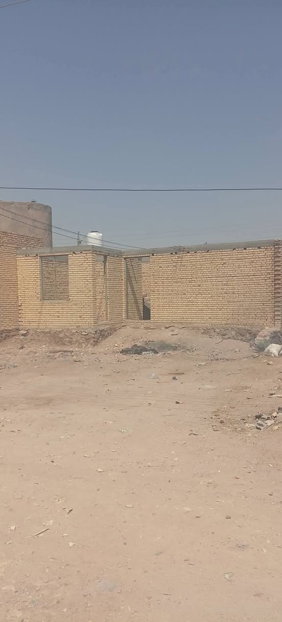 بيت اللبيع هيكل متكون غرفتين وصاله و مطبخ المساحة 340 المكان البو حجر  سعر خاص ستفسار ***********
