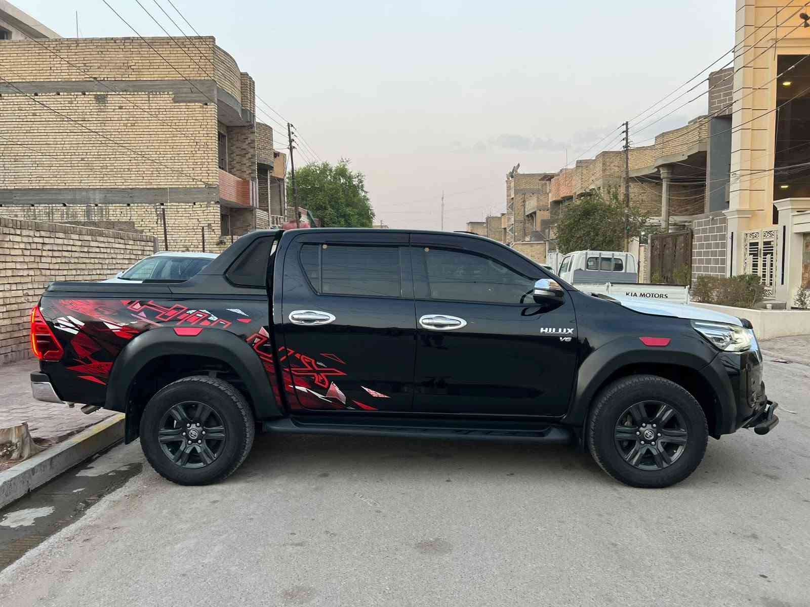 تيوتا هايلوكس للبيع  موديل 2023  اسود ملكي  ساز فول مواصفات بانزين مكفوله كفاله عامه من ضربه وصبغ وتبديل وشخوط شرط سونار سياره جديده بمعنى الكلمة  (حتى كتاب تظليل بيه) جاهزه من كل النواحي مابيه اي نقص صندوق خلفي يفتح من كل جهات وسياره اخت زيرووو استخدام شخصي 
هايلوكس تي ار دي TRDعالي دبل كاب
محرك 6 سلندر 4.0 
موصفات: فول مواصفات للاخير  
شاشة
رادار امامي رادار جانبي رادار خلفي 
كشنات تبريد
شاحن وايرلس 
مثبت سرعة تفاعلي
كامرة خلفية 
حساسات امامي خلفي 
تبريد بالكشنات الاماميه 
سيارة وكالة ساز رقم سليمانيه دولي بسمي تحويل او وكالة  ماشية 38 الف حقيقي اخت زيرو 
سعر : 340 بيه مجال بسيط الاتصال على هذا الرقم 
***********
مكاني بغداد
