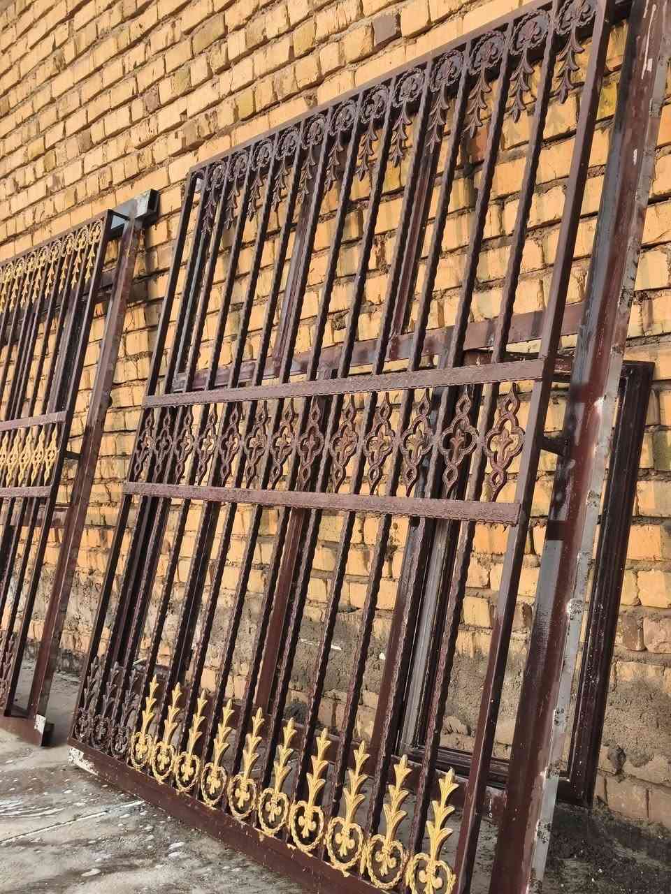 سلام عليكم 
شبابيك عدد 2للبيع جامهن موجود
مكان الفنديه قرب البوابه 
سعر القطعتين 400وبيهن مجال 
الاستفسار رقم ***********.
