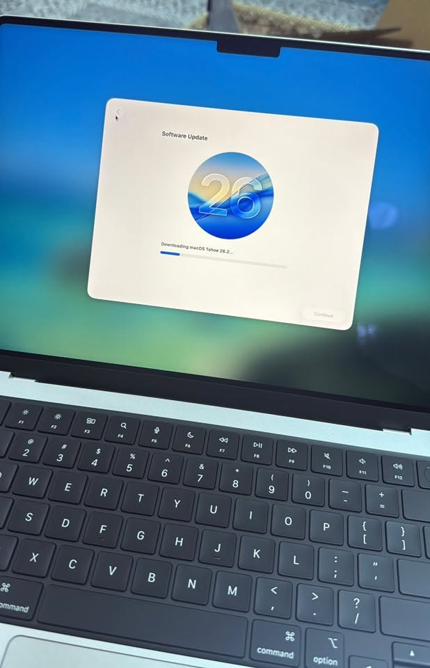 السلام عليكم
ماك بوك برو 14 inch 
رام 16 GB
ذاكرة 512 GB
مشحون اقل ال20 مرة وعليه بكج حماية كفر وملصق شاشة وجلدة حماية للكيبورد وايضاً بيها لغة عربية وكارتونه وكل ملحقاته موجودة
سعر الجديد بمليونين و900 الف من نفس الموقع الي اخذته من عنده izone
والي عندي اجدد من الجدد واستخدام تصفح فقط رايده بمليونين و600 الف فرق 300 الف عن الجديد وجهازي وياه بكج حماية كامل وحاله حال الجديد

العنوان: البصرة
***********
