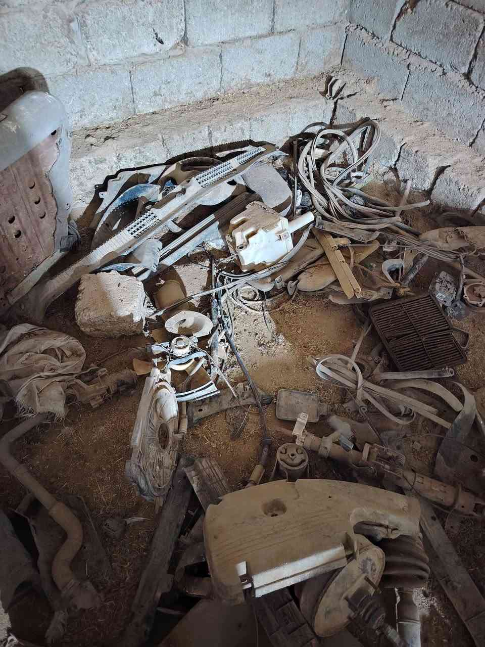 غراض بريميرا نيسان 16 للبيع ستيشن ***********
