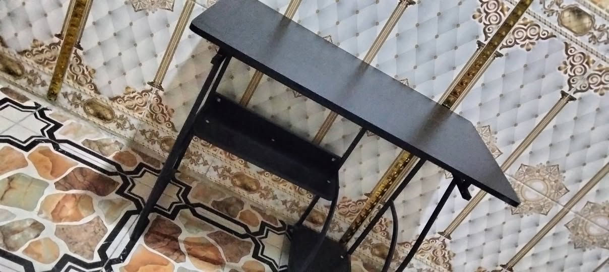 طاوله دراسيه خشب 
المكان/البصره الحيانيه شارع القائد قرب محطه الكندي 
السعر/25الف 
الرقم/***********
