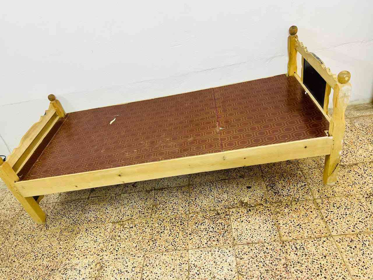 كَشر قنينة عراقية نظيف 55 الف 
جربايه نفر 25 الف
***********
