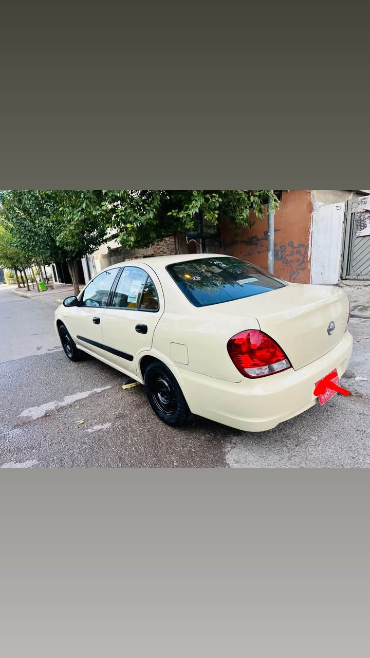 موديل ٢٠١٠ • أسود • مكينة وجير