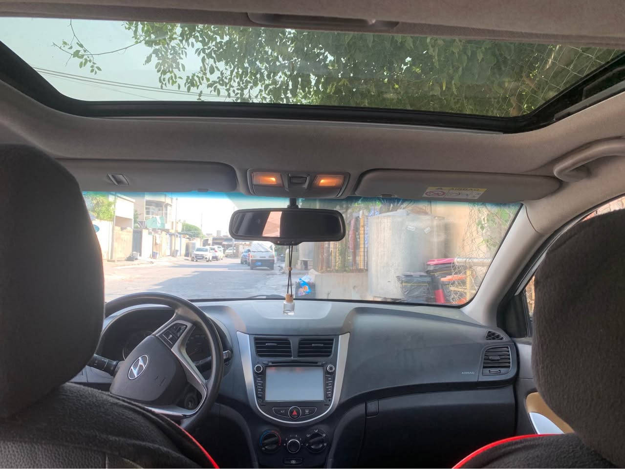 هیوندای ئه‌كسێنت مۆدێل ٢٠١٥ فول مواسه‌فات مه‌كینه‌ گه‌وره‌ مه‌كینه‌ ١٦ مه‌رغوب ده‌ پارچه‌ ره‌شه‌ ده‌رگای پشته‌وه‌ لای سه‌یاق شانه‌كه‌ی كه‌مێك ناوی گرتوه‌ له‌گه‌ڵ چاملغی پشته‌وه‌ ئه‌و شوێنه‌ی به‌ هێڵی سور دیاریم كردوه‌ سبوغه‌ سلایته‌ جام كاره‌با گێڕ تۆماتیك شاشه‌ گه‌وره‌ بیلادی و كامێرا و كوشن جلد زۆر كه‌م ڕۆیشتیه‌ له‌گه‌ل مۆدێله‌كه‌ی ١٤٠ هه‌زار كم رۆیشتوه‌ مه‌كینه‌ و گێڕ به‌ شه‌رت به‌ناو كردن به‌ شه‌رت ٢٠٠ هه‌زار غه‌رامه‌ی له‌سه‌ره‌ بۆت ده‌گه‌ڕێنمه‌وه‌ سه‌یاره‌كی توند و تۆڵ و بێ مه‌سره‌فه‌ له‌ هه‌ولێرم هه‌موو زانیاریه‌كانم نوسیوه‌ تكایه‌ موشته‌ری نیت ته‌له‌فۆن مه‌كه‌ نرخیش ٧٩ كه‌مێك مه‌جال 

( ***********) ژ.م أربيل, العراق

نص مكتوب في الصور:
- Edit