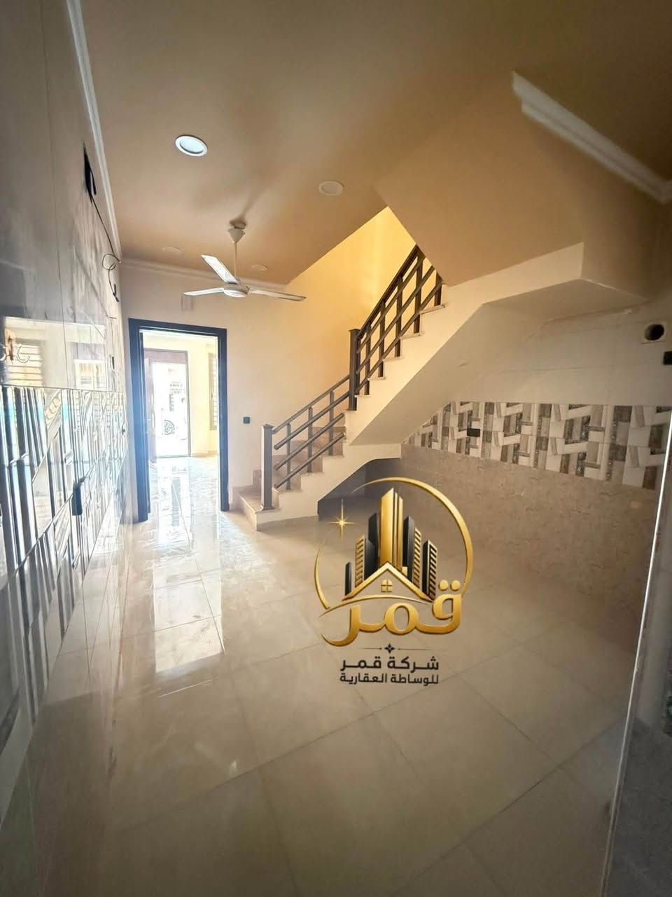#للايجار__في__السيدية 

بيت مساحة 100 متر زيروووو 

كراج 

 ثلاث غرف نوم 

صالة

مطبخ

2 خدمات صحية 

السعر ((( مليون و 250 ))) + مقدمة شهرين 

للاستفسار والحجز: ***********📲
 متوفر واتساب🏢

 مكتب قمر للوساطة العقارية📍

 زورونا في المكتب للاطلاع على المزيد من عروض الإيجار في السيدية
