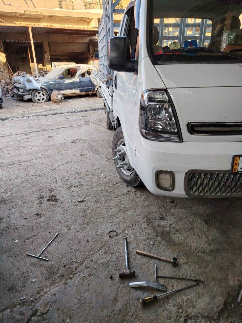 حسين الشمري واحد سمكرة شيخ عمر صاحب الأخلاق الطيبه والتعامل الحلو ومتطلع من يمه اله وانت راضي  ***********

