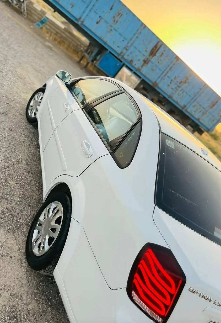 اوبترا • ابيض • ٢٠١١