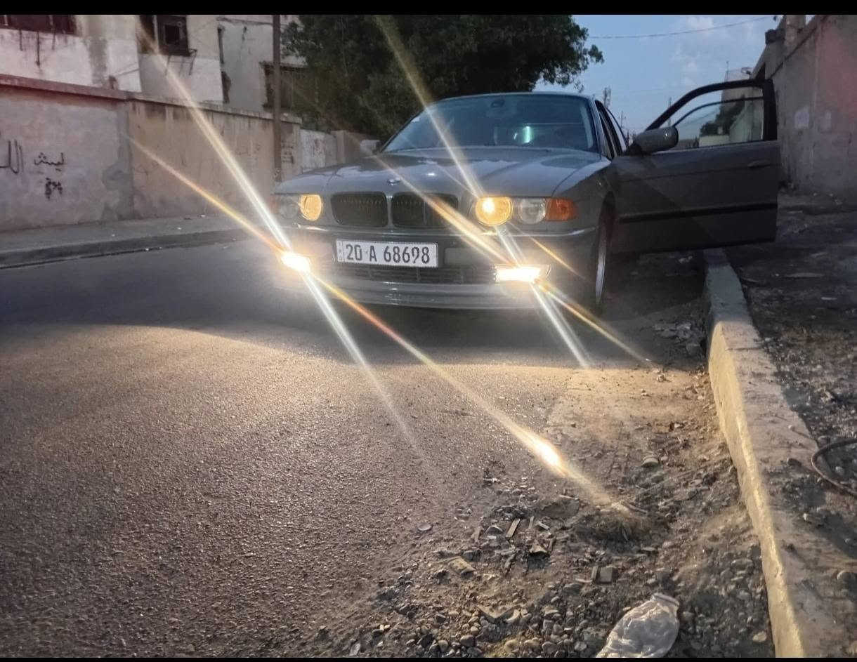 خفاش 740 معروفه مواصفات الخفاش السياره مال جناي جاهزه من كلشي حداده تبريد تخم تاير لايت زنون . محدث الفين رقم جديد بأسمي رايده 90 وبيه مجال 
***********

