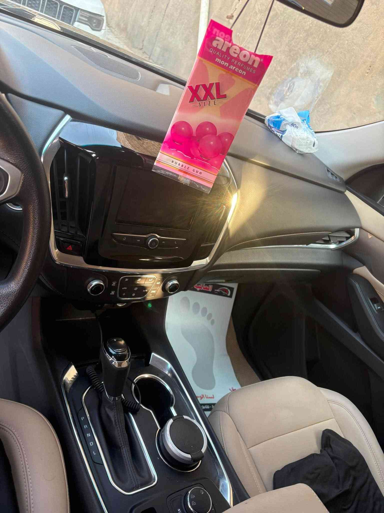 تحية طيبة 
شيفروليت ترافرس 
موديل 2023 
لون اسود 
فئه LS 
محرك 6 سلندر. 
حجم 3600 
3 قطع تبريد 
8 راكب 
كشنات جلد بيجي 
السيارة نظيفه جداً ومابيها أيٌ نقص 
رقم اربيل الجديد 
سنويتها 2028 
وارد امريكي ضرر طرف الجاملغ وحافه البنيد 
والداير الخلفي صبغ بدون دواخل 
أيٌرباك الجانبي فقط
السعر 175 وبيها مجال بسيط 
للاستفسار *********** 
مكان السيارة البصرة البصرة, العراق

