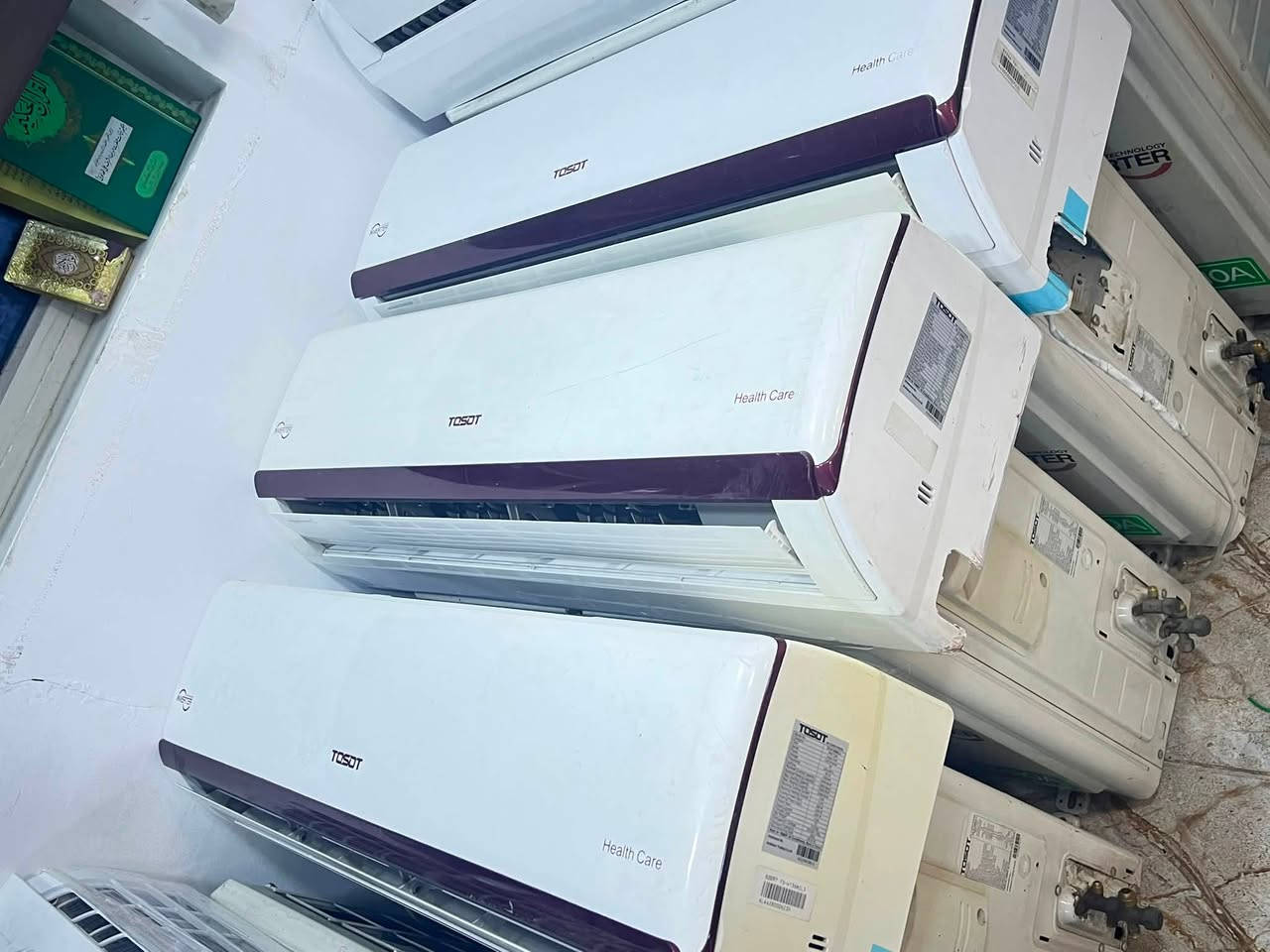 السلام عليكم 

توسوت واحد طن انفيرتر عدد 3 

كامل مكمل جيب وشد  

جميع ملحقاته بواري رمونت بليته وايرات 

نضافته 100% 
مكاني بغدا سبع ابكار 

***********
