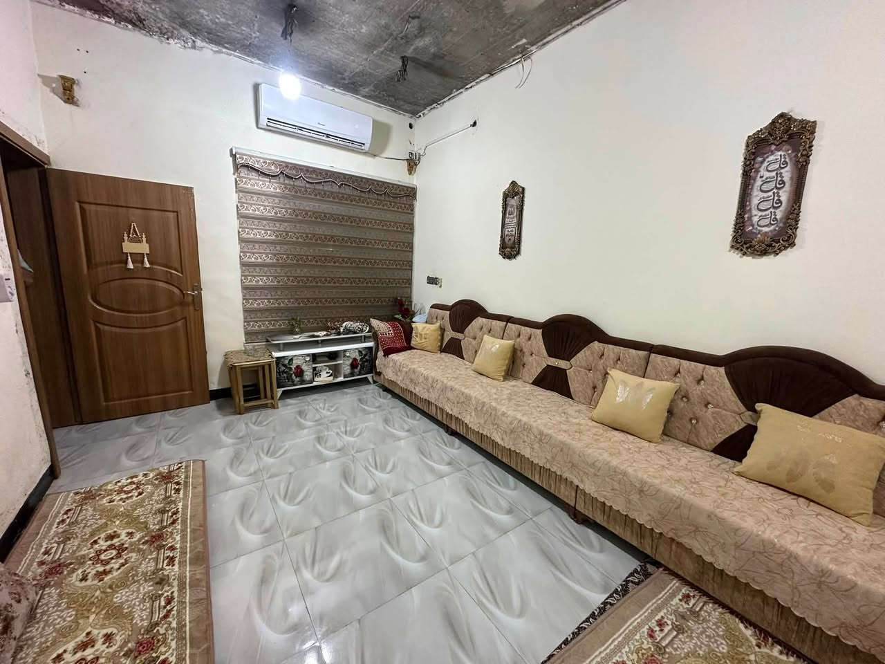 دار للبيع 100 متر طابقين يحتوي على 3 غرف نوم طابو ملك صرف سنة البناء 2018 بناء نضيف جدا 
وموقع جيد جدا قرب المدراس 
في كركوك - حي العسكري قرب مدرسة سدن 
السعر : 95 مليون وبي مجال 
***********
