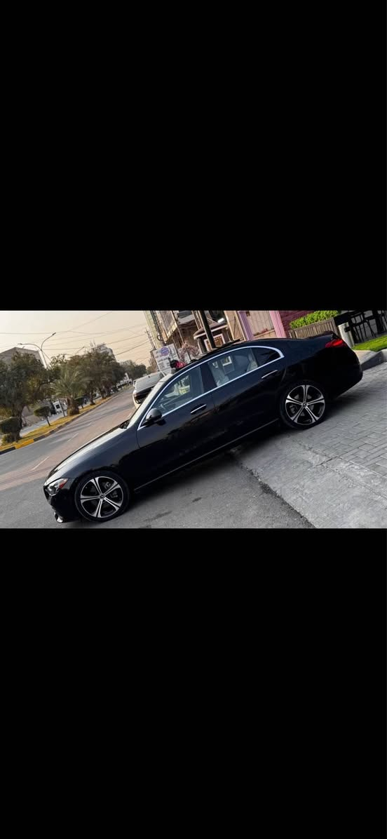 مرسيدس سي ٣٠٠ فول بسعر مناسب اعلى فئه
خمس كامرات ٣٦٠ درجه 
.     موديل 2022
• بانورما فتحه 
• مقاعد جلد اوف وايت مع تحكم كهربائي و اوتو سيت والداخل نشرة ضوئيه 64 لون
كشن تدفئه تبريد وخزن ميموري 
  . خمس بصمات 
.    رادارات ٣٦٠ درجه 
• شاشة وسطية كبيرة مع نظام ملاحة
• الدشبول مطعم بالخشب الصاج و نظام صوت Burmester فاخر
• أنظمة أمان متقدمة (تنبيه الخروج عن المسار، مثبت سرعة راداري، مكابح طوارئ)
السياره بدون صبغ مكانين بارد بالجاملغات الخلفيه فقط بدون ايرباك او دواخل او صبغ واضح بالسونار 
ماشيه ٨٦ كم 
سنويه جديده ورقم بغداد الجديد 
كراده شارع 62 
السعر  ٢٩٥ ورقه وماكو هيج سعر بهيج موديل وحادث بسيط 
***********
*********** بغداد, العراق
