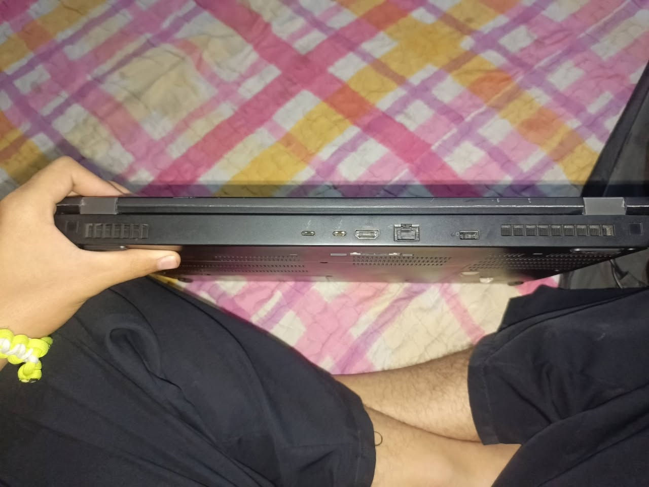 إعلان بيع لابتوب Lenovo P70
💻 لابتوب Lenovo P70
تفاصيل الجهاز والحالة:
 * الموديل: Lenovo P70
 * الرام (RAM): 16 جيجابايت
 * الذاكرة / التخزين: 512 جيجابايت
*  يجي ويا شاحن اصلي شركة 
وماوس لاصلي 
* الحالة: الجهاز شغال وأداؤه ممتاز جداً للمهام الثقيلة والشغل القوي.
 * البطارية: تعبانة (يحتاج استخدام على الشاحن أو تبديل البطارية).
سبب البيع:  ماعدي نت واريد اسافر 
الجهاز استخدام شخصي يفيد بل برمجة وبل مونتاج وبل شغل ولجهاز كلش كلش قوي لو ما اريد اسافر جان مبعتة شاشتة جبيرة اكبر حجم بلابتوبات ولابتوب نضيف كلش 
💰 السعر:
 * بحالته الحالية (البطارية تعبانة): 350 ألف دينار
 * مع تبديل البطارية بجديدة: 400 ألف دينار
📞 للتواصل والاستفسار:
 * الرقم / الواتساب: [***********]
 * المكان: [ بغداد / السيدية ]
