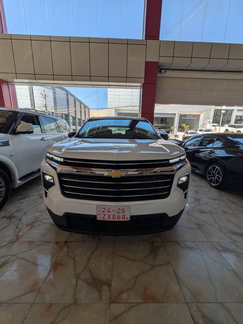 CHEVROLET TRAVERSE LT 2024 AWD
محرك 4 سلندر 2.5 توربو
​​مصابيح أمامية وخلفية LED بالكامل بتصميم نحيف وعصري.
​الباب الخلفي: باب كهربائي يدعم تقنية الاستشعار الذكي فتح تلقائي عند الاقتراب.
شاشة ترفيه ضخمةAppe CarPlay و Android Auto لاسلكياً.
​شاشة العدادات: شاشة رقمية بالكامل أمام السائق 
 7 مقاعد (مع مقاعد منفصلة في الصف الثاني
مقعد السائق قابل للتعديل كهربائياً بـ 8 اتجاهات مع دعم المنطقة القطنية.
​المميزات: شاحن لاسلكي للهواتف، تشغيل عن بعد، عجلة قيادة مكسوة بالجلد، ومنافذ USB في جميع الصفوف.
​نظام الفرملة التلقائية في حالات الطوارئ مع كشف المشاة وراكبي الدراجات
​نظام المساعدة على البقاء في المسار مع التحذير عند المغادرة
​نظام تنبيه النقطة العمياء ومساعدة التوجيه في المنطقة العمياء
نظام تنبيه حركة المرور الخلفية والكبح التلقائي الخلفي
​نظام تثبيت السرعة التكيفي
​كاميرا الرؤية المحيطية بدقة عالية
جاملغ وباب سائق و نصف باب خلفي صبخ بدون دواخل بدون ارباك . موضح بالصور
سيارة بدون رقم تترقم محافظات الاقليم . سيارة موجودة بمعارض دهوك .
سعر 310 و مجال
رقم شاصي 
1GNEVGKS9RJ188823
رقم موبايل ***********
