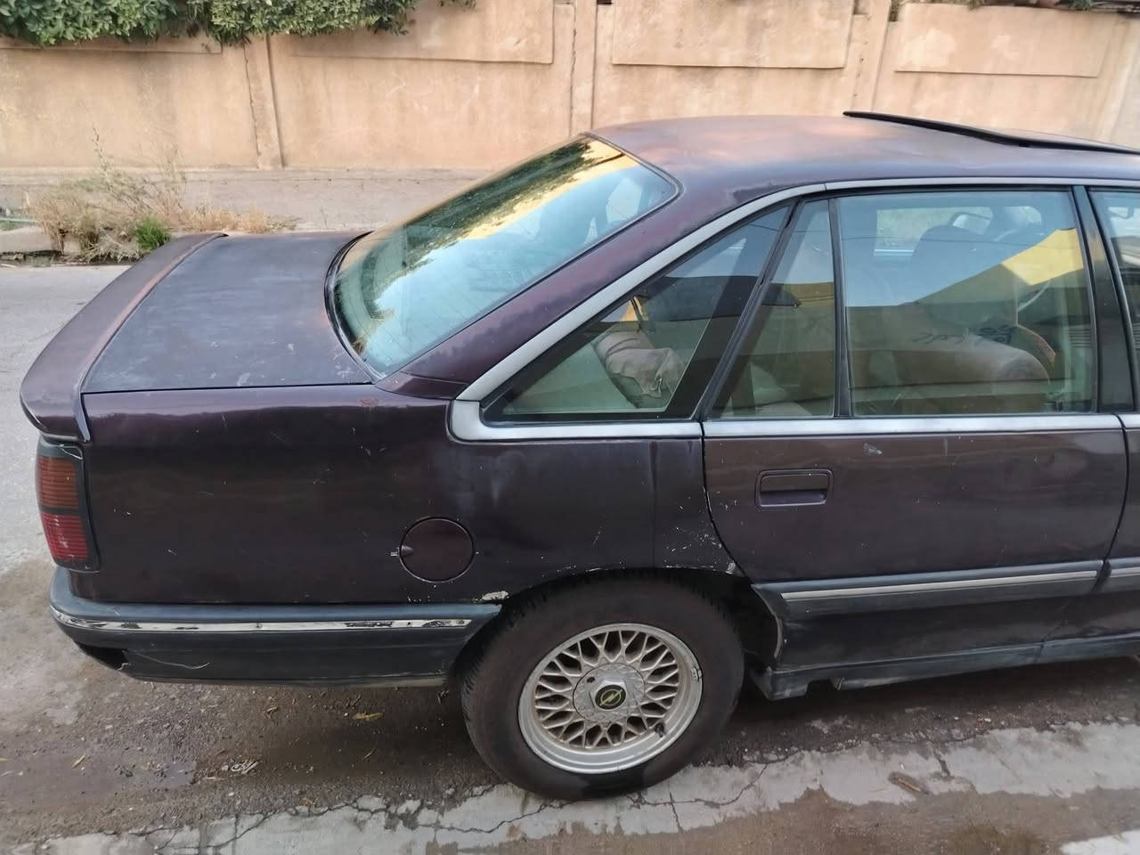 اوبل سيناتور للبيع السيارة بأسمي رقم ألماني موديل 1991 محرك حجم 3000 كبس قبغ أحمر مبدل جديد كيرها اتوماتيك الأصلي صدر امامي جديد طخم تاير جديد السيارة فول تبريد عاطل
سعرها 30 ورقة وبيها مجال للشراي مكان السيارة جانب الأيمن حي ١٧ تموز موبايل ***********
