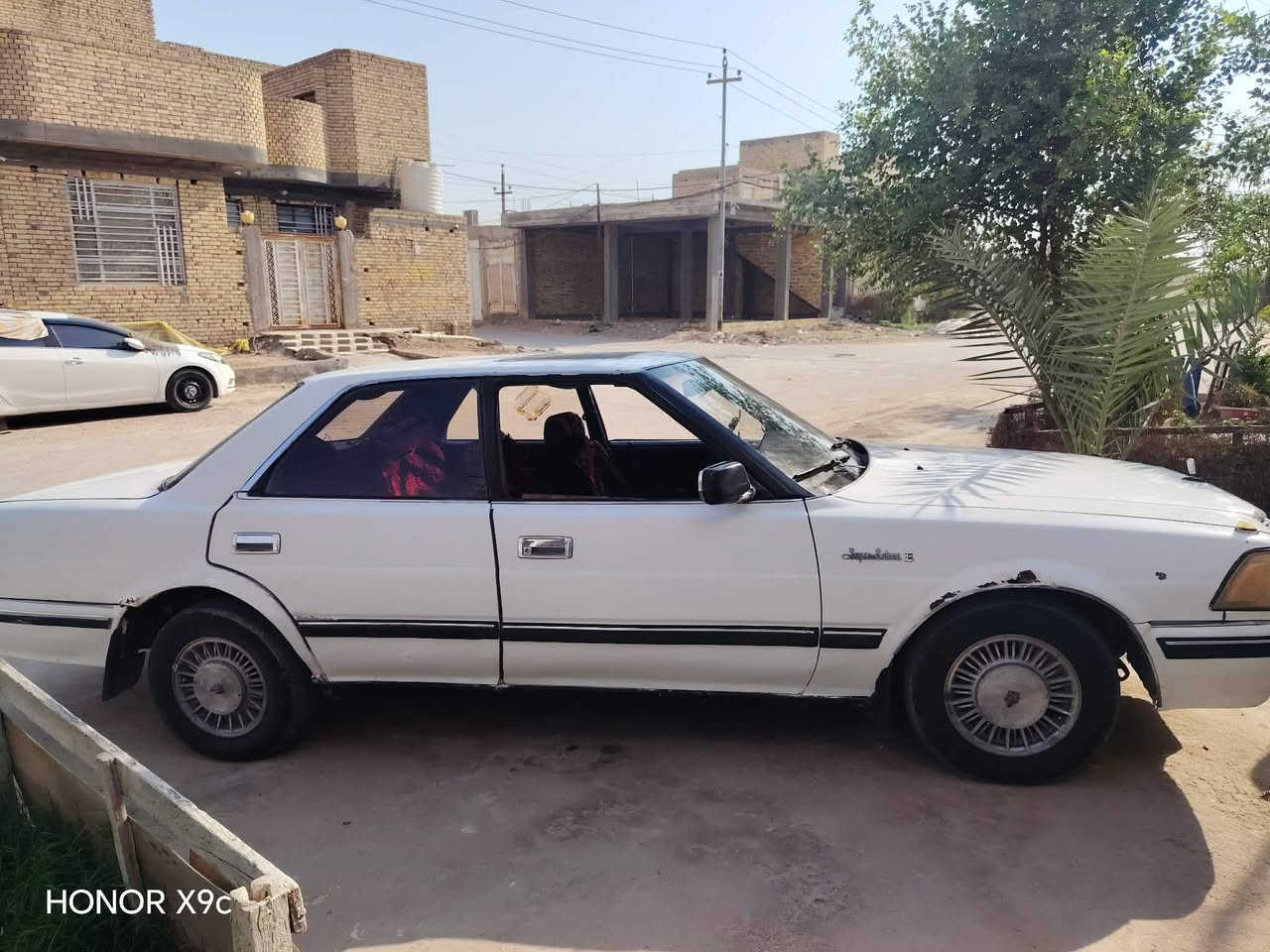 سلام عليكم سياره هارتوب فول موصفات فتحه شغاله يسره بلاد مكينه وكير جدد ثنين ونص فيفيتي فيشه وحده حداديه جديده تخم تاير نص عمر دواخل جدد سياره جاهزه مجهزه من كهربايت مكينه ساعه سياره كفاله من صبغ عوزها ترتيب الكشر بصيط تفاصيل تصل عل رقم سعر 35  مجال بصيط ***********
