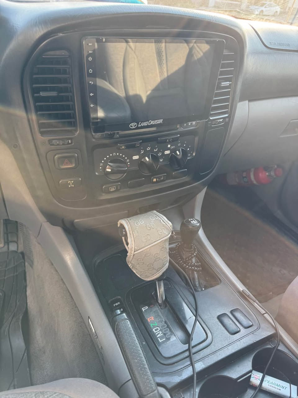لاند كروز vxr موديل 2000

TOYOTA LAND CRUISER VXR V8 | 2000

فول مواصفات VXR

محرك V8 سعة 4.7 لتر

قير أوتوماتيك

دفع رباعي 4×4

مثبت سرعة

تكييف أمامي وخلفي

تحكم بالتكييف

مقاعد جلد

تحكم كهربائي بالمقاعد

نوافذ كهربائية

مرايا كهربائي

ريموت

فتحة سقف

شاشة

ABS

وسائد هوائية

جنوط ألمنيوم

7 مقاعد

باب خلفي مزدوج

سبير

مواصفات VXR 

سيارة بدون حادث او صبغ بلادية بيه شوية بارد وتكحيلات 

محرك كير مكفولات بيه نقوصات متكلف كلهن تخم تاير جديد باتري جديد سيارة متعبك ابد السيارة مال والد جانيه من موديلهة 

مكانهة بغداد كرادة /***********

بيع او مراوس 🤍 بغداد, العراق
