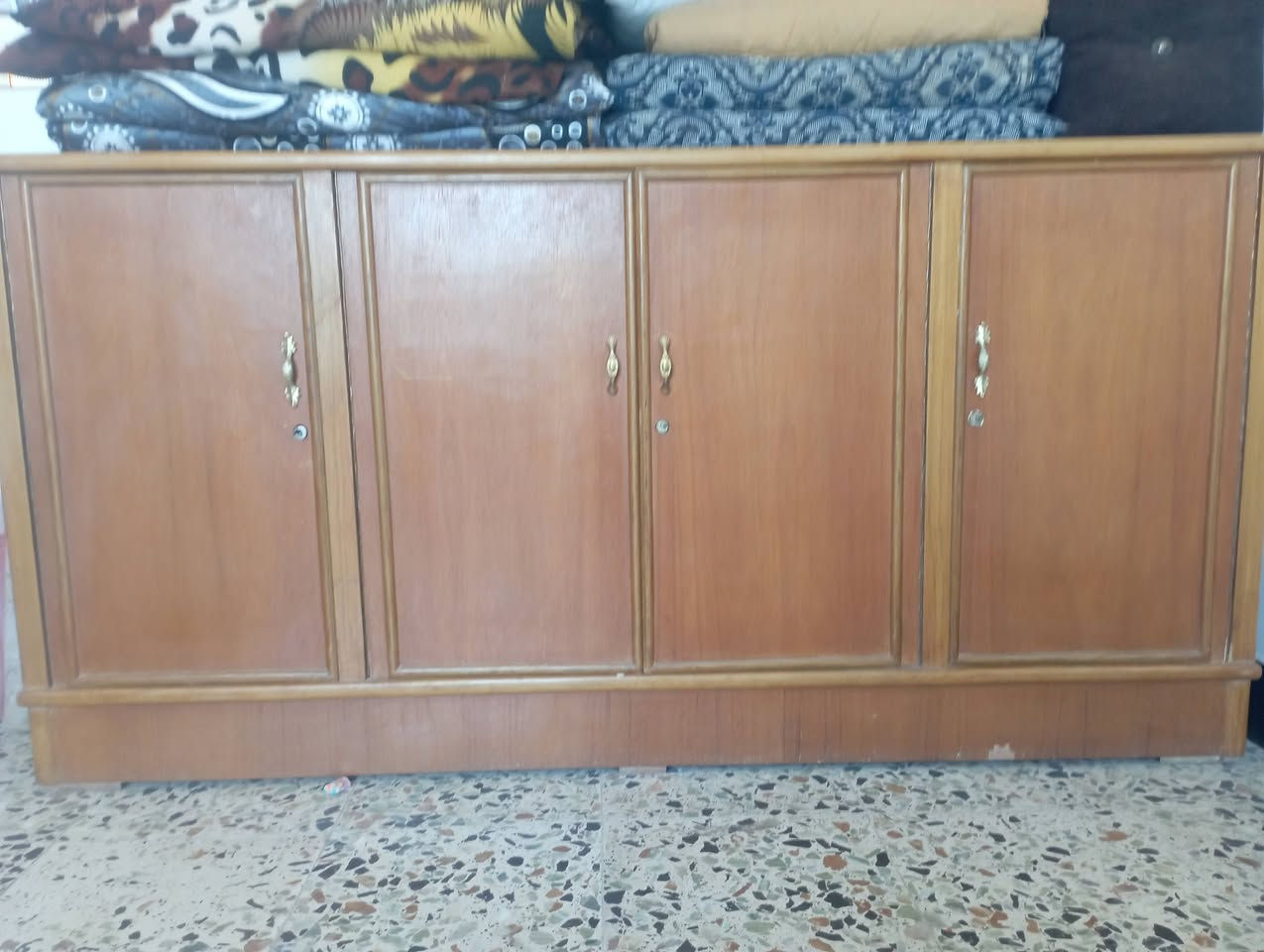 بوفيه تسكام للبيع وجربايه  العنوان حله شارع 80 للاستفسار رقم الهاتف ***********
