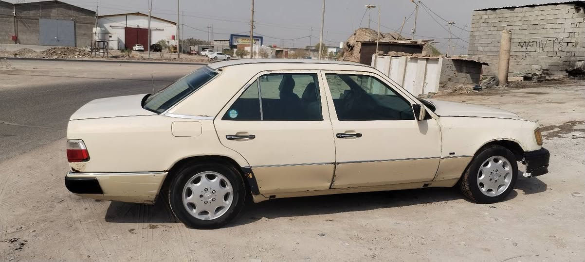 السلام وعليكم
مارسيدس 89
بيع مستعجل مكينه 2500
قواعد سليمات مداور ثاني يوم السعر 25 بيها مجال بصيط 
 عنوان البصره القرنه رقم الهاتف ***********
