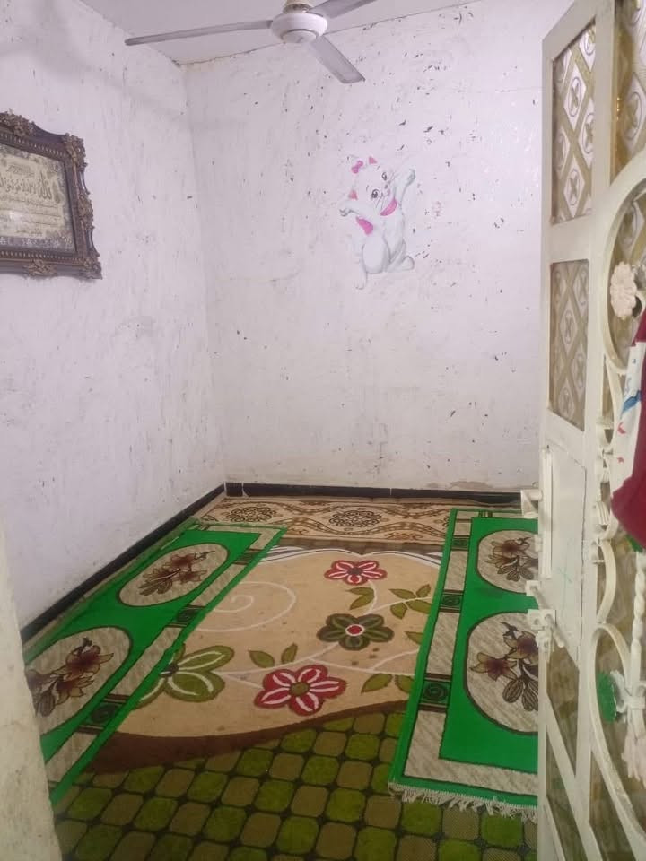 بيت للبيع المساحه 120 متر خدمات كامله خلف مستشفى الفضيليه ***********
