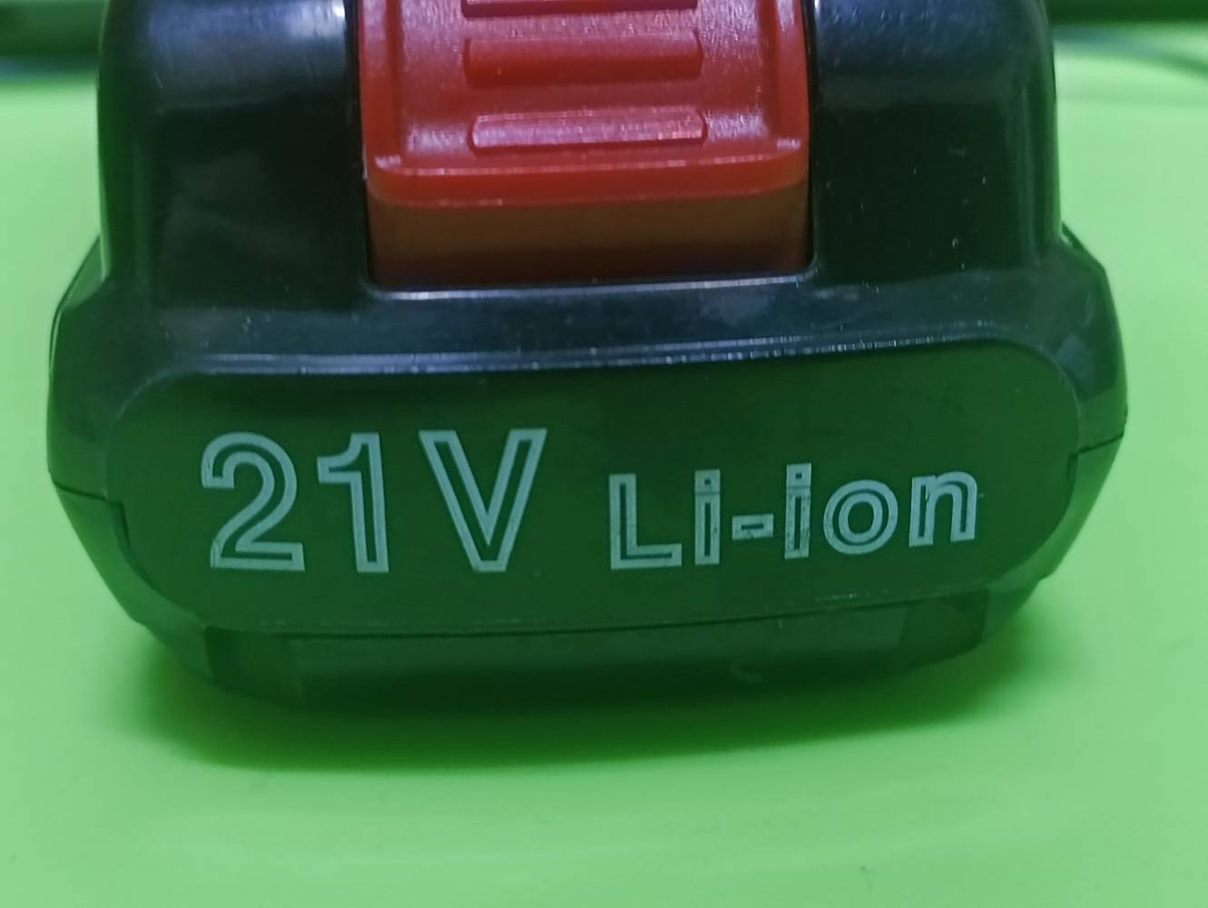 دريل لاسلكي • ٢١V Li-ion • البطارية تحتاج تبديل