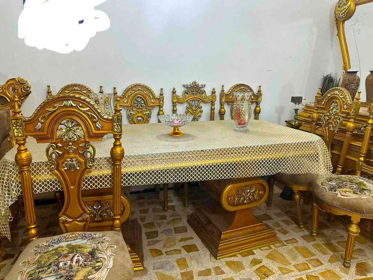 سلام عليكم
تخم مصري زان 

طبلات زان 

ميز طعام 

باترينا . زان

وميز .زان

وتمثال مال روميو وجوليت 

البيع 

المكان اليرموك 

***********

نضافه جيد جدا  بس يحتاج بعض 
الملاحضات
علمن التصوير مو واضح بل حقيقه احلى بهواي تعال شوفه وتدلل
