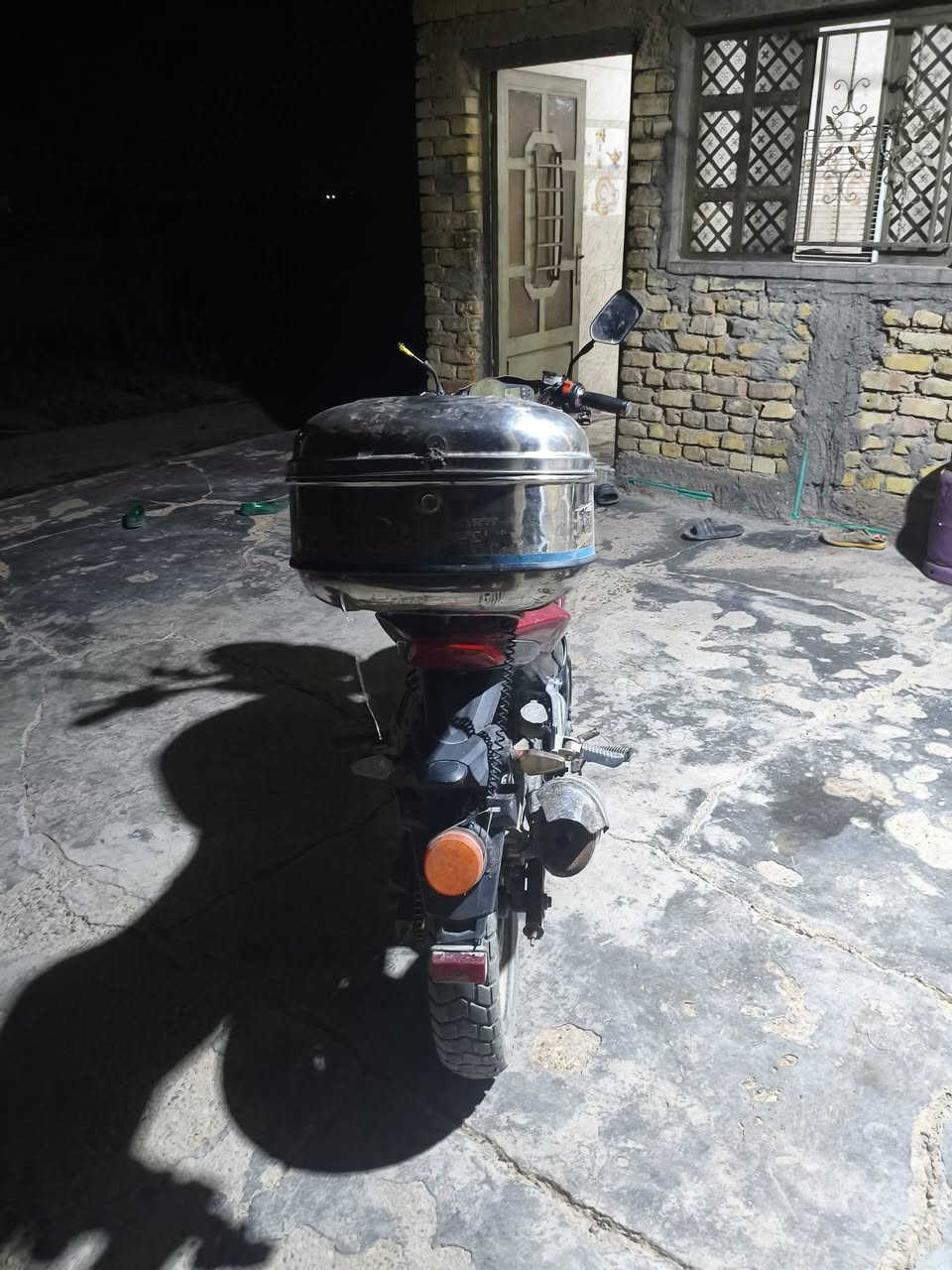 سلام عليكم سايم بطحه البيع مابي اي نقص بس بي الثالث كايم السعر 500 او بي مجال بصيط الشراي يصل عل هاذه الرقم ***********
