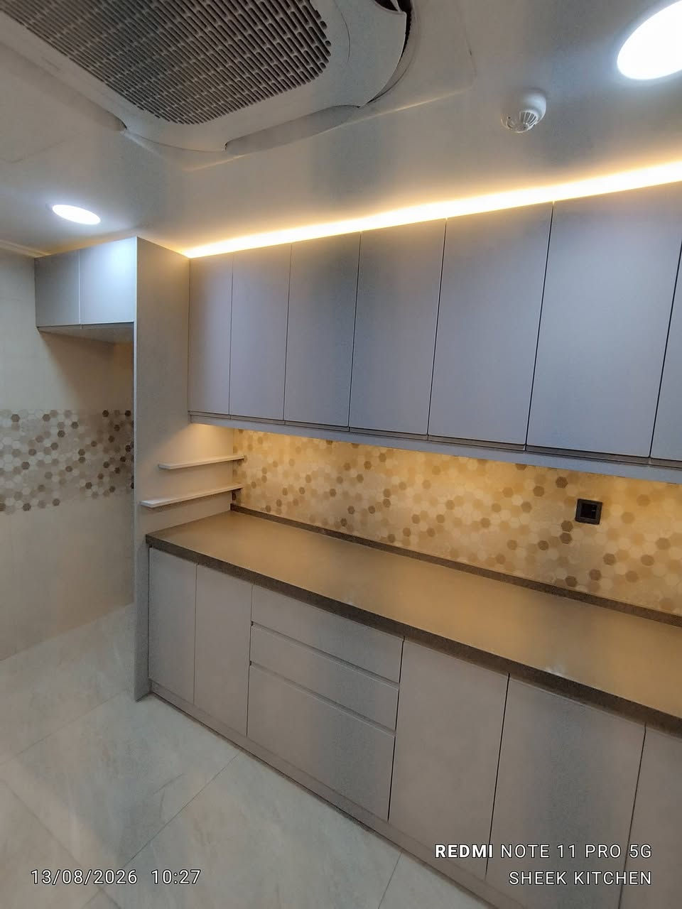 مساء الخير....
عندما يتم اختيار تصميم مميز والوان هادئة وجميلة وشركة ذات خبرة في عالم النجارة الحديثة تصبح النتائج مبهرة....
#آخر اعمالنا في مجمع بوابة العراق للمرة الثانية على التوالي ولنفس الزبون 
الداخل خشب بلايود ضد الماء وكابينة السنك فوم ضد الماء نهائيا 
الابواب من شركة سليكا الألمانية حصريا 
السطح كوارتز طبيعي والسنك ستل ستيل غذائي 304 
الإنارة لد بروفايل 24 فولت 
المفاصل و سكك الجرارات هيدروليكية

للاستفسار اكثر يرجى الاتصال بالرقم 
***********
او زيارة المعرض الكائن في مجمع بسماية الشارع العام الاستدارة الثانية بعد بوابة الدخول القديمة بالقرب من مطعم كرم اهلنا ومجاور مجمع حيدر الكهربائي للمواد الإنشائية وشركة برايم للتوصيل السريع
