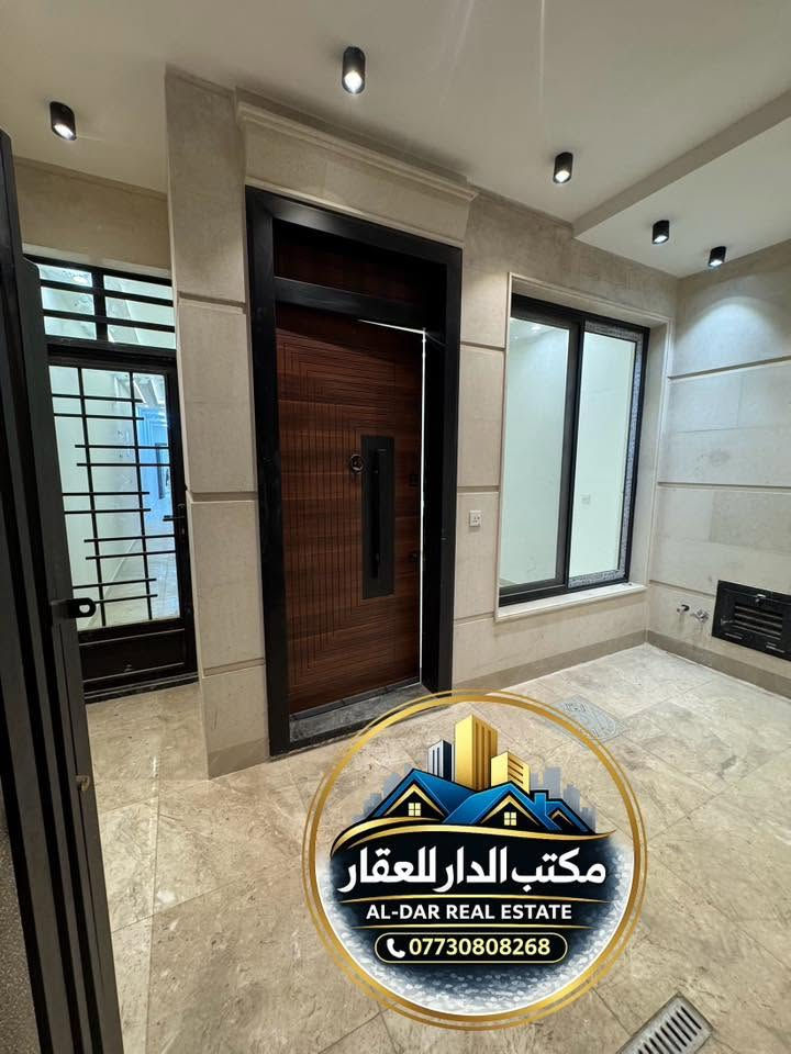🏠دار حديث للبيع 
في منطقة حي البنوك / محلة 319
📎شارع عريض 20م + رصيف 5م

محلة 319 

📎بناء حديث فول درجى اولى 
🔸المساحة: 127.5. 
 🔸واجهة:5،5م نزال 25،5م

يحتوي على 

🔸الطابق الارضي كراج + خدمات خارجية

 🔸استقبال منفصل 
 🔸 + مطبخ حار بارد مفتوح على الصالة
🔸شلال+ منـور + حولي
🔸+ حمام كبير + غرفة نوم كبيرة ماستر

🔸الطابق الاول 

🔸3 غرف نوم كبيره ماستر + حمام

📌الموقع: حي البنوك / مربع الكنيسة

للاستفسار الاتصال بالرقم التالي 
*********** 
او مراجعة مكتب الدار للوساطة العقارية 
الكائن في حي البنوك بداية شارع الكنيسة من جهة الجسر
