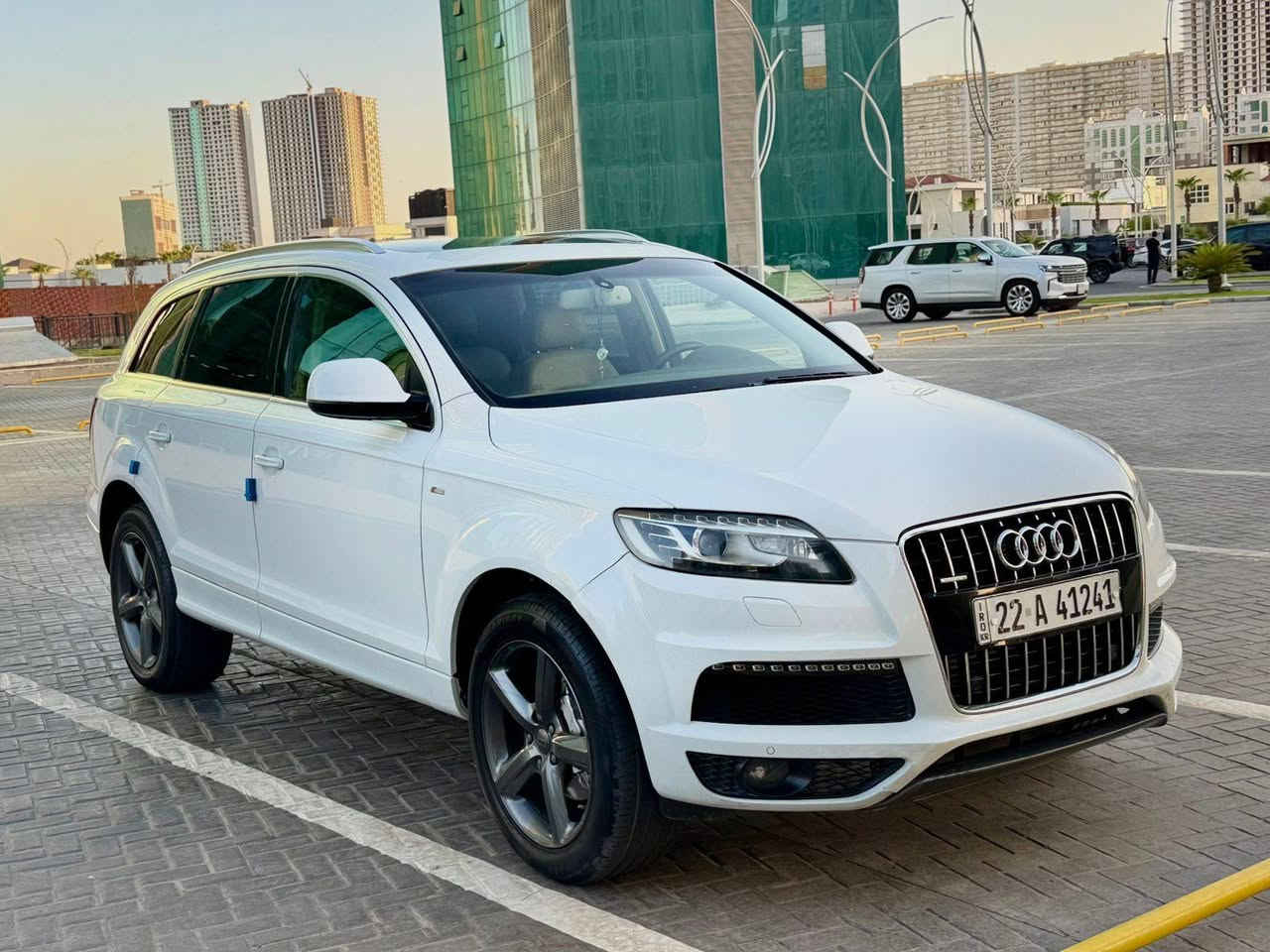 السلام عليكم اودي ٢٠١٣ فول مواصفات بانوراما فول رقم اربيل فقط صبغ قبغ جنطه ٧ راكب رايد مراوس تاهو ***********
