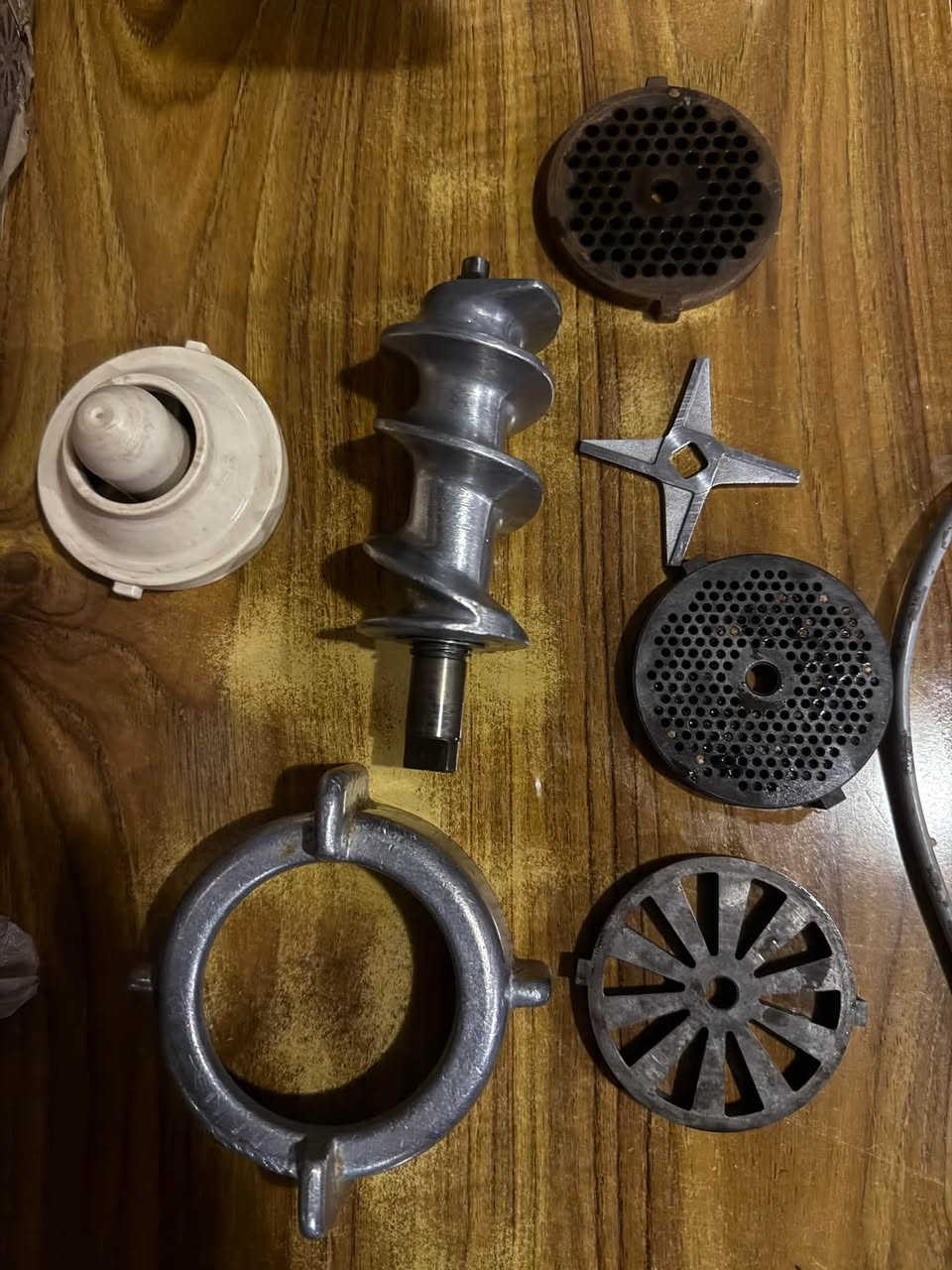 بسم الله الرحمن الرحيم
للبيع …
مكينة ثرم لحم ناشونال ياباني الاصلي 
شغالة ونضيفة مع كامل ملحقاتها

السعر 75 الف 
مكاني بغداد - زيونة

متواجد واتس 
***********
