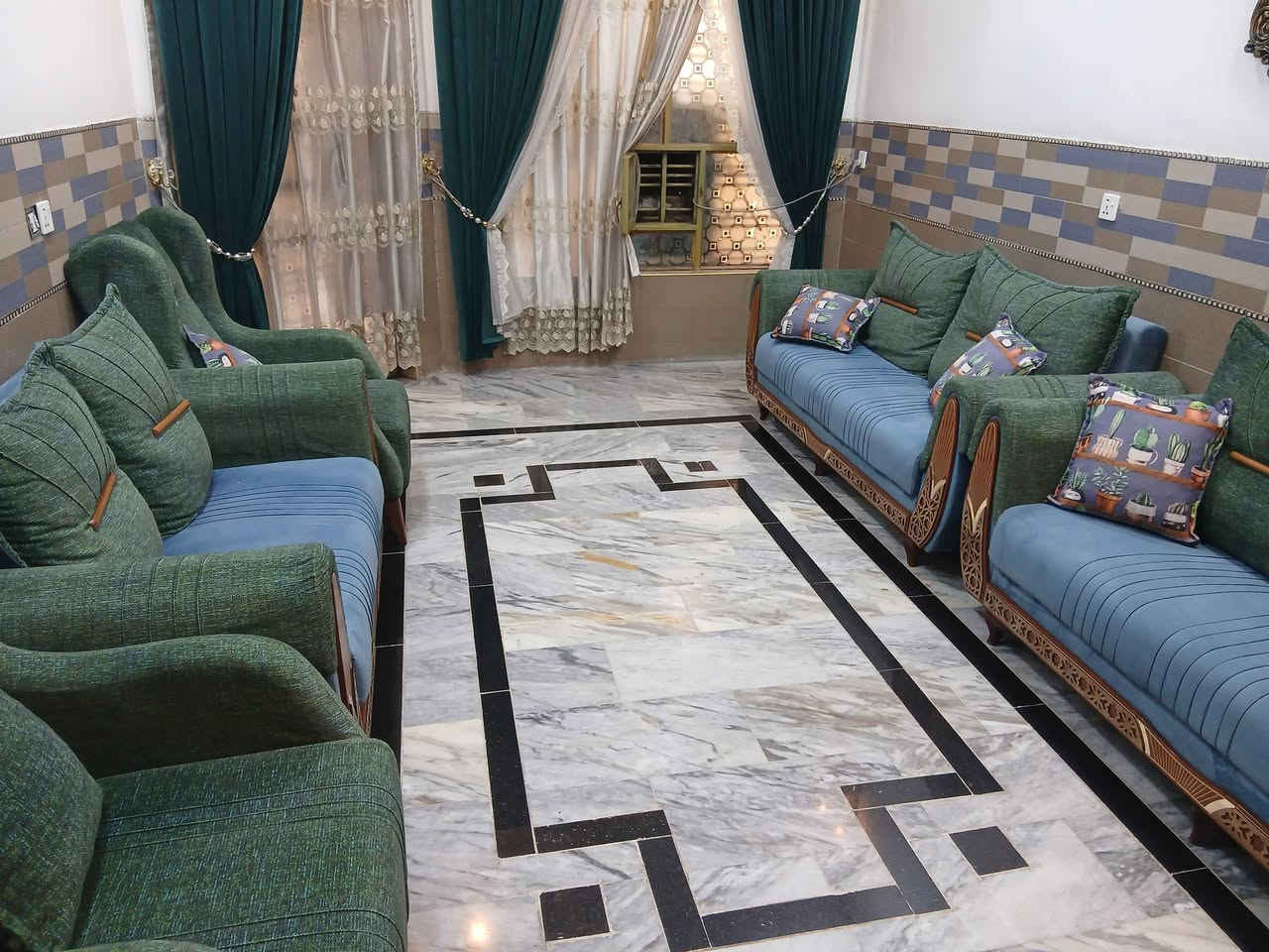 المكان بغداد العبيدي حي السفير هاتف 
*********** عشر مقاعد
