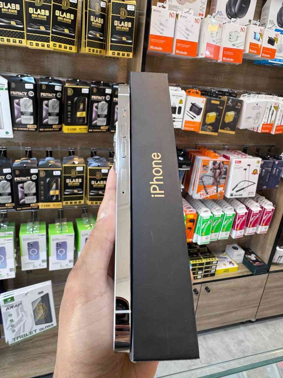 ايفون 13 برو ماكس ذاكره 256 بطاريه 92 نضافه 100‎%‎ زلغ مابي هو والجديد سوه نموذج M لونه المميز كامل ملحقاته وتر بروف وبلحاسبه كله نورمال وتر بروف يعني كلشي ممبدل بي وبي وتأخذه ضمان وصل 5 ايام اي مشكله او عطل يستبدل فورا 
السعر 750🔥 الف 
العنوان بغداد البياع شارع 20 قرب 
مجمع دينار ونص مركز عيسى فون
📞***********

