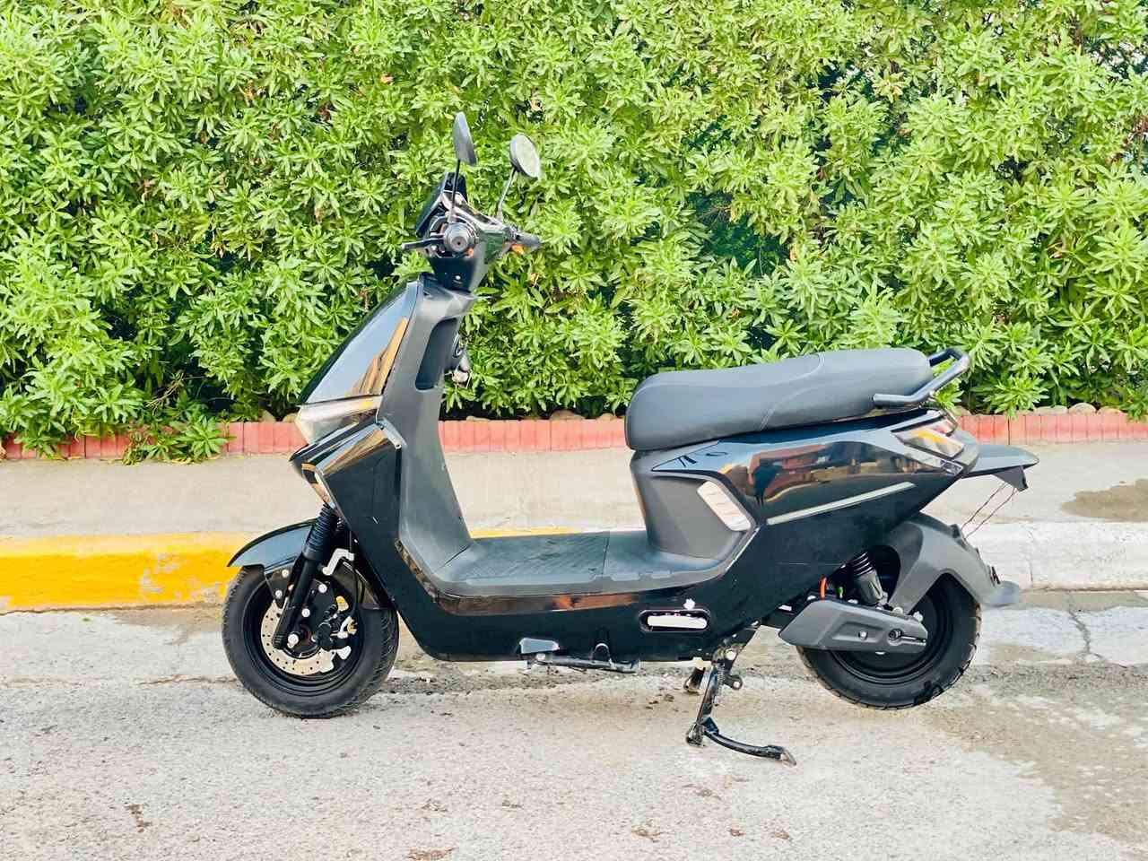 دراجه شحن القرش 2025
6 بطاريات ع الفحص 
تمشي 50 كيلو بالشحنه 
3 نمر سرعه 
سرعتها 75 حقيقي 60 
ملف 2000
بيها مثبت سرعه 
بيها بك بيها بارك 
سعرها 575 
سويجين وبصمتين وكارت 
بيها تلحيظات بسيطه مصورها بالفديو 
مكاني اليرموك 
رقمي ***********
