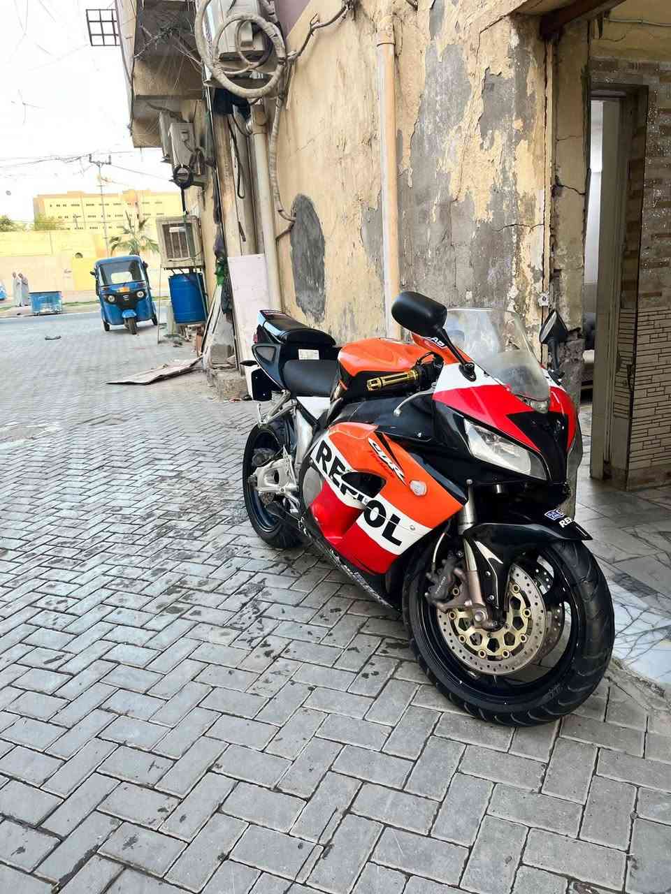 السلام عليكم بطح RR 1000
مكينه وضفيرة مكفولة دراجه ماماشية هواي نضيفه 

سعرها ٢٥ وبيهه مجال مامرقم بغداد مدينه الصدر 

*********** / اتصال 
*********** / واتساب
