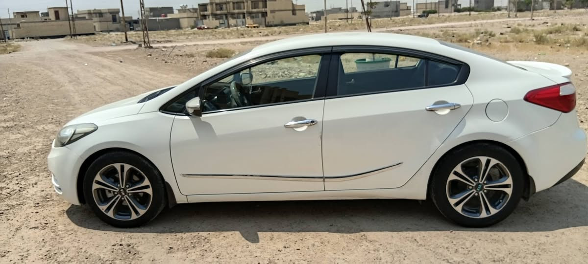 السلام عليكم سيراتو خليجي موديل٢٠١٤ رقم بغداد صبغ نصف الباب الامامي عكس السايق +الدوسه من غير دواخل كير ومحرك   وتبريد وصدر خير من الله جاهزه من كلشي تحويل مباشر السعر ١١٥ ورقه بيها مجال بسيط الاستفسار على الرقم***********
