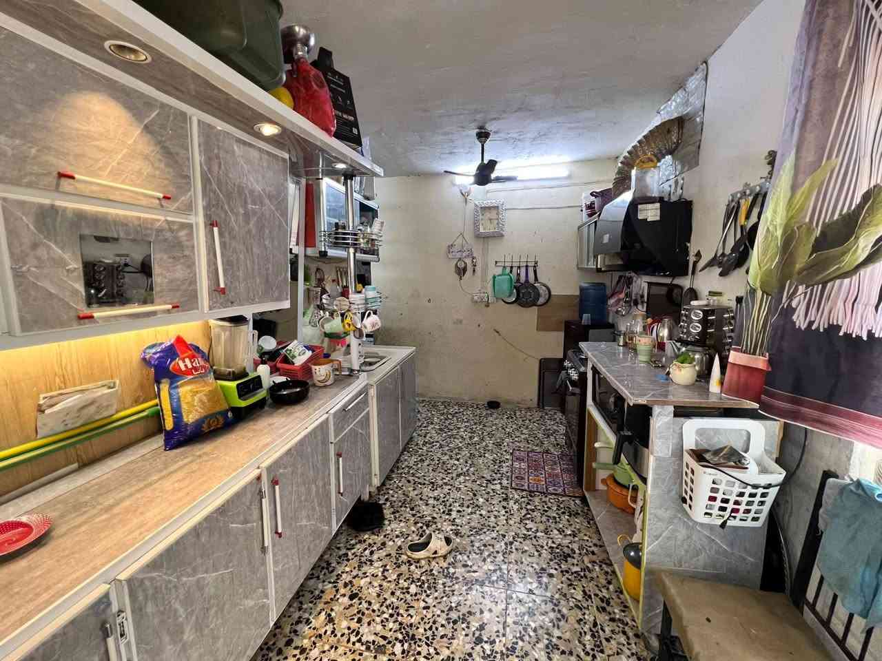 بيت تجاوز للبيع جاهز من كلشي كاشي البيت مدخلين وغرفتين وصاله واستقبال ومطبخ من كلشي جاهز 13وبي مجال  لاستفسار أكثر ع رقم ***********

