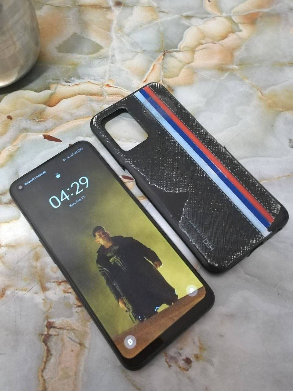 السلام عليكم ، جهاز realme 8 5G ، الجهاز كبالكم و بصمتة شغاله وكامرتة زينة و الشاشة مبيها شي بس مبدلة شاشتة يعني مو البلادية ، باترية بلادي و الجهاز صيدة و بالعافية عاليشتري ، سعرة ١٣٠ الف بي مجال بسيط كلش ، واتس ***********
