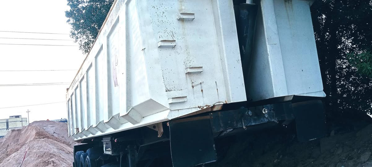 عربانه حوضيه للبيع موديل 16 جاهز تخم تاير حداديه كهربايات  سعر اتصل ***********
