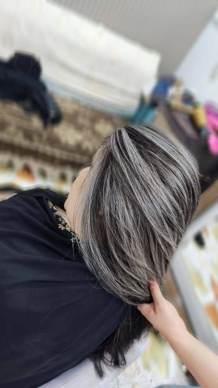 حبايب ع حسب طلبڪم مددت العروض ليوم الجمعة و تدللون❤
صالون ڪوافيرة جنى 🤍
العنوان.. 
بابل _المسيب_حي المعلمين الاولى _فرع مطعم المعموري *
للحجز خاص او الاتصال على الرقم واتساب ***********
