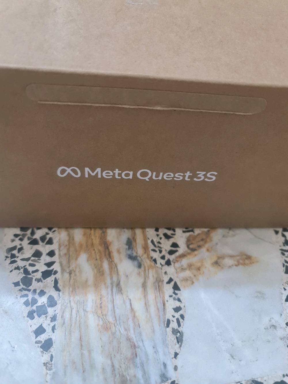نضاره vr ميتا كويست  3s  جديده مستعمله فقط 3 ايام ذاكره 256 سعر 450 وبيها مجال
وين مكانك بالضبط وشكد قابل للتسليم اليدوي؟: 
مكاني بغداد الاعضميه 
بيها أي خدش أو ملاحظات على النظارة أو اليدات أو الشاحن؟: 
جهاز جدبد اي شخط مابي
السعر 450 نهائي لو بيه مجال بسيط؟: 
بي مجال
الجهاز بعده على الضمان أو فاتورة الشراء موجودة؟: 
الجهاز بي ضمان متوفر توصيل جميع محافضات العراق