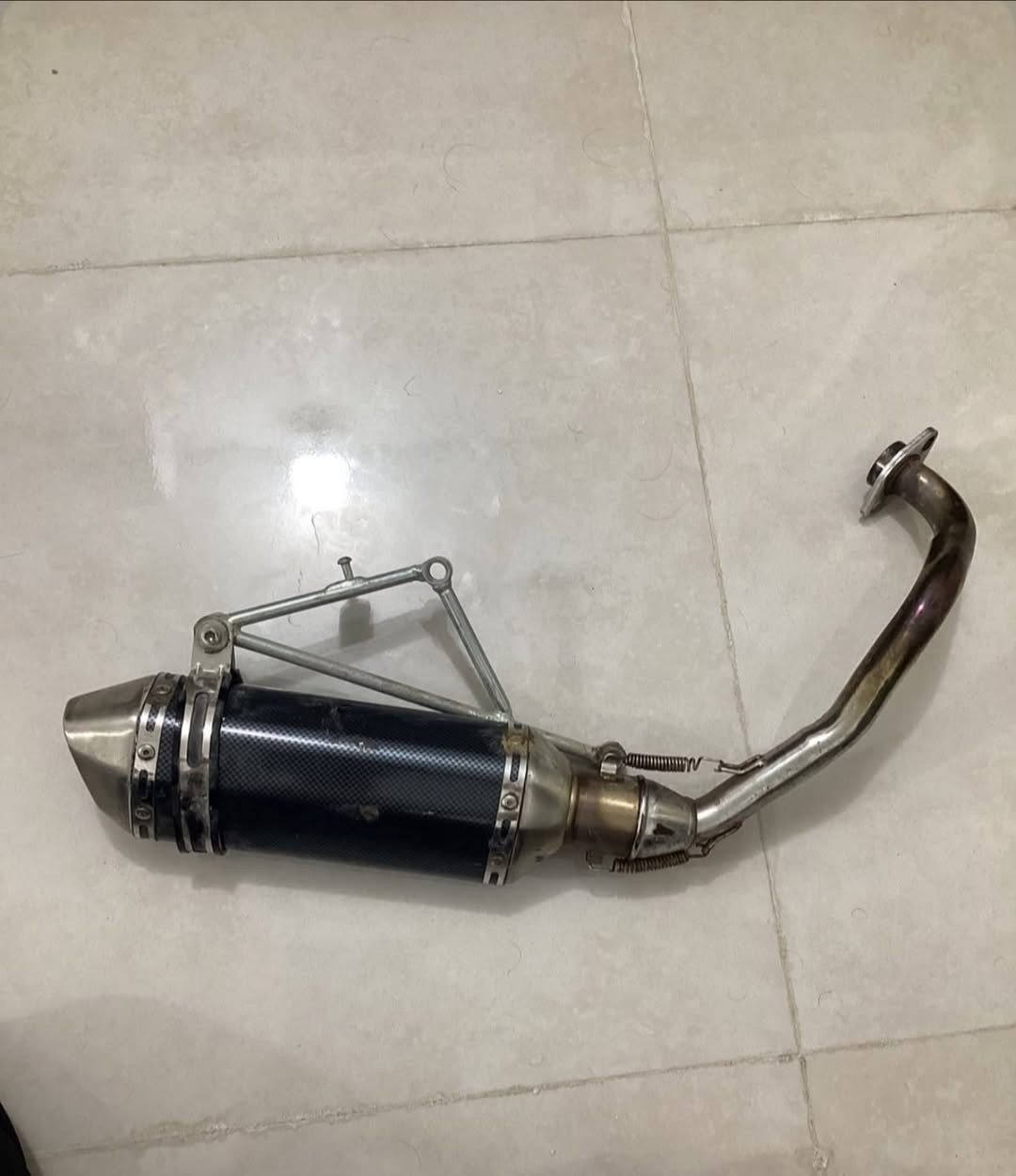 صالنصه كاربون فايبر رياضي
حمال حديد حلك حديد مو بيلاستك 
65
***********
