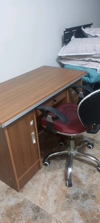 السلام عليك الميز المكتبي مع الكرسي 100 والجام 50 و الثاني 25 وبيهن مج...