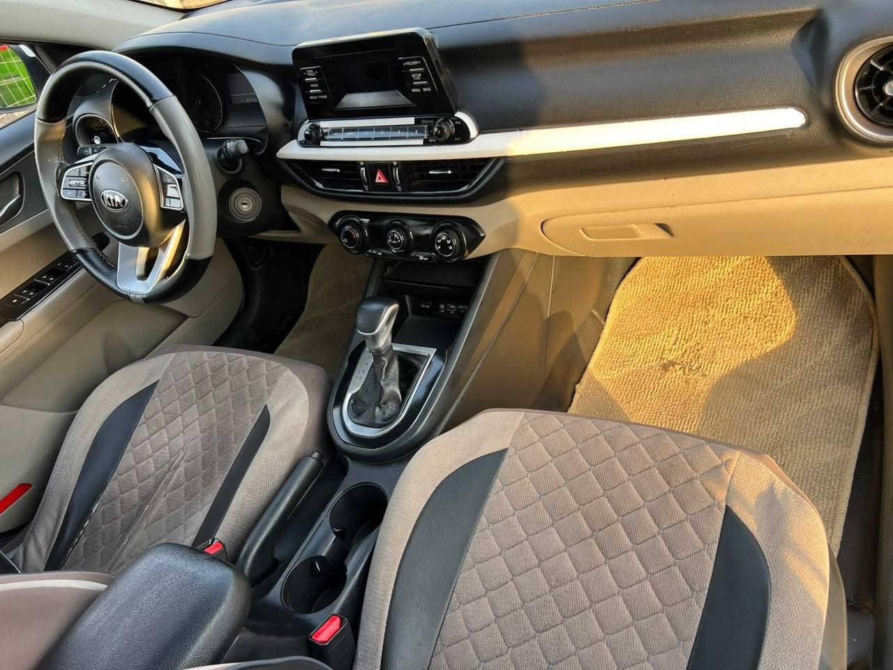🌹 سيراتو 2020 خليجيه
🚙 رقم اربيل دولي
🚙 سياره جديده مال جناي
💵 ماتصرف عليه الف دينار.
✒️ (سنويه وهزه جديده) 
💵 السعر 143 وبيه مجال 
🌷 سياره مكفوله كفاله عامه عدئ بارد
🧖 ((((السونار بالمنشور))
🚙 كير محرك حداديه تخم تاير تبريد ((كفاله عامه))
🛖 مكان السياره واسط الزبيديه 
؟؟؟ مكلف بالنشر؟؟؟ اتصل ***********
