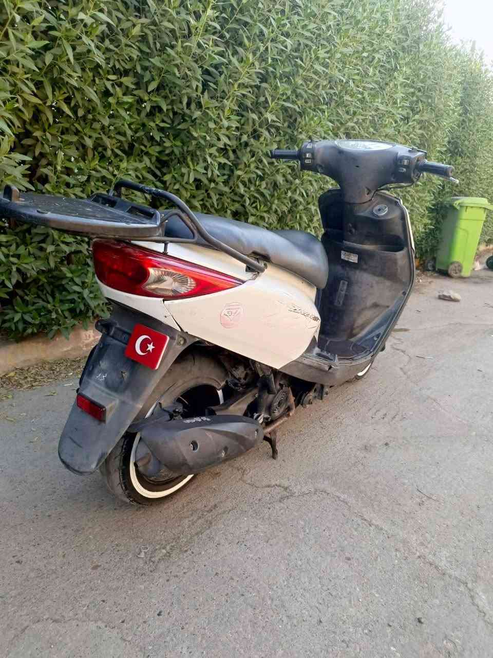 السلام عليكم درجه بريز   رنبه   جديدة معنه كلمه كفرات بلاديه ختم واحد
درجه كله بلاديه  خير من الله   شلعه ومعدال شغاله سلف وهندر مكينه خرسه ناعمه  كهربائيات كله شغال شاير يمنه يسره عداد كليو متر شغال الايت عالي ناصي كله شغال بريك مامي خلفي   مكفوله كفاله عامه 
وراق رنبه موجوده درجه منزله رنبه /
مكاني بغداد  
السعر 650 وبيها مجال شي قليل حك جيه 

رقمي  ***********

