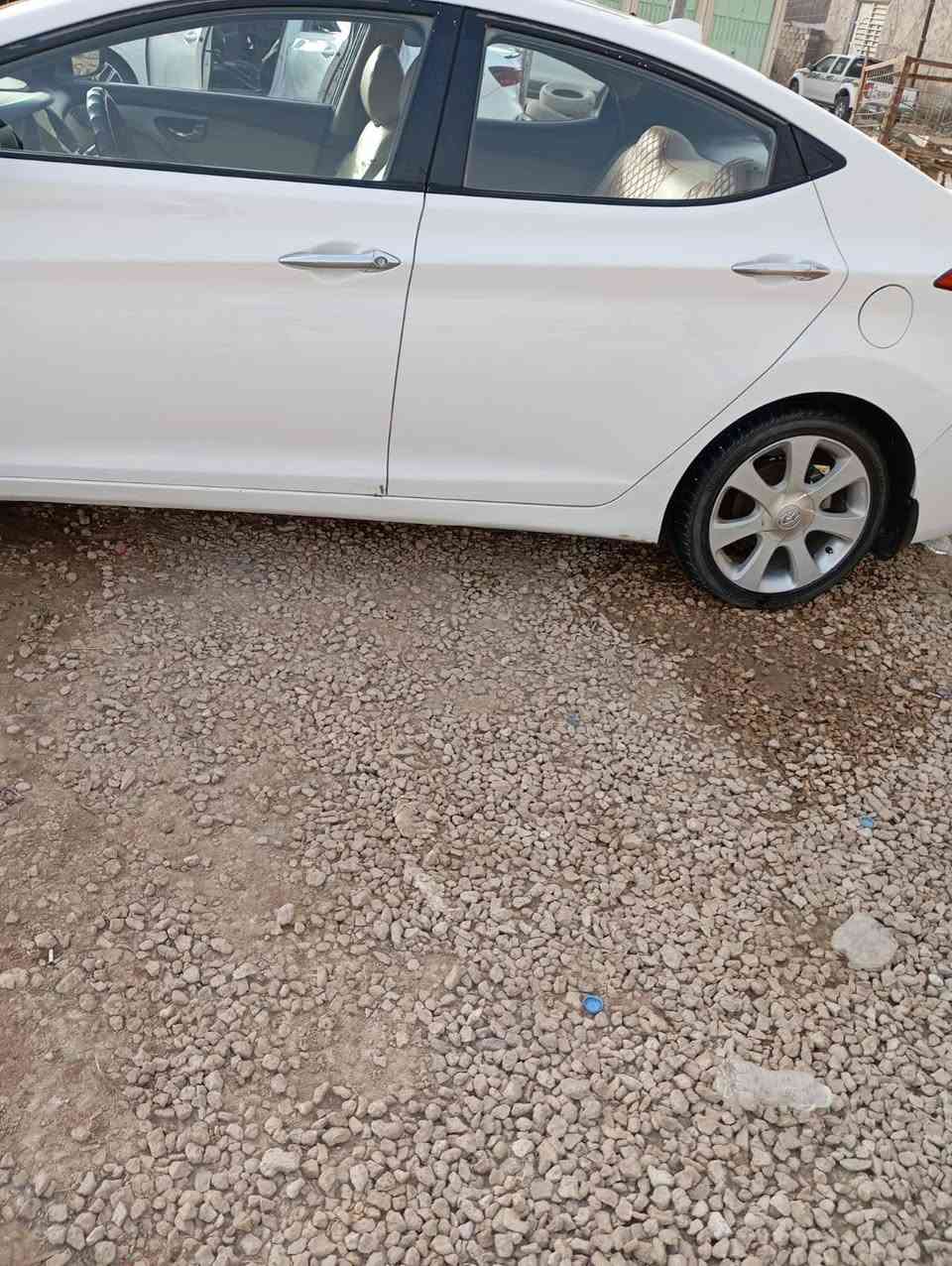 السلام عليكم البيع النتره ١٤ فول مواصفات السيارة محرك ١٨٠٠ بيه صبغ البنيد والجاملغ فقط السعر ١١٠ وبيه مجال اني مكلف بلنشر هاذ رقم صاحبه ***********

