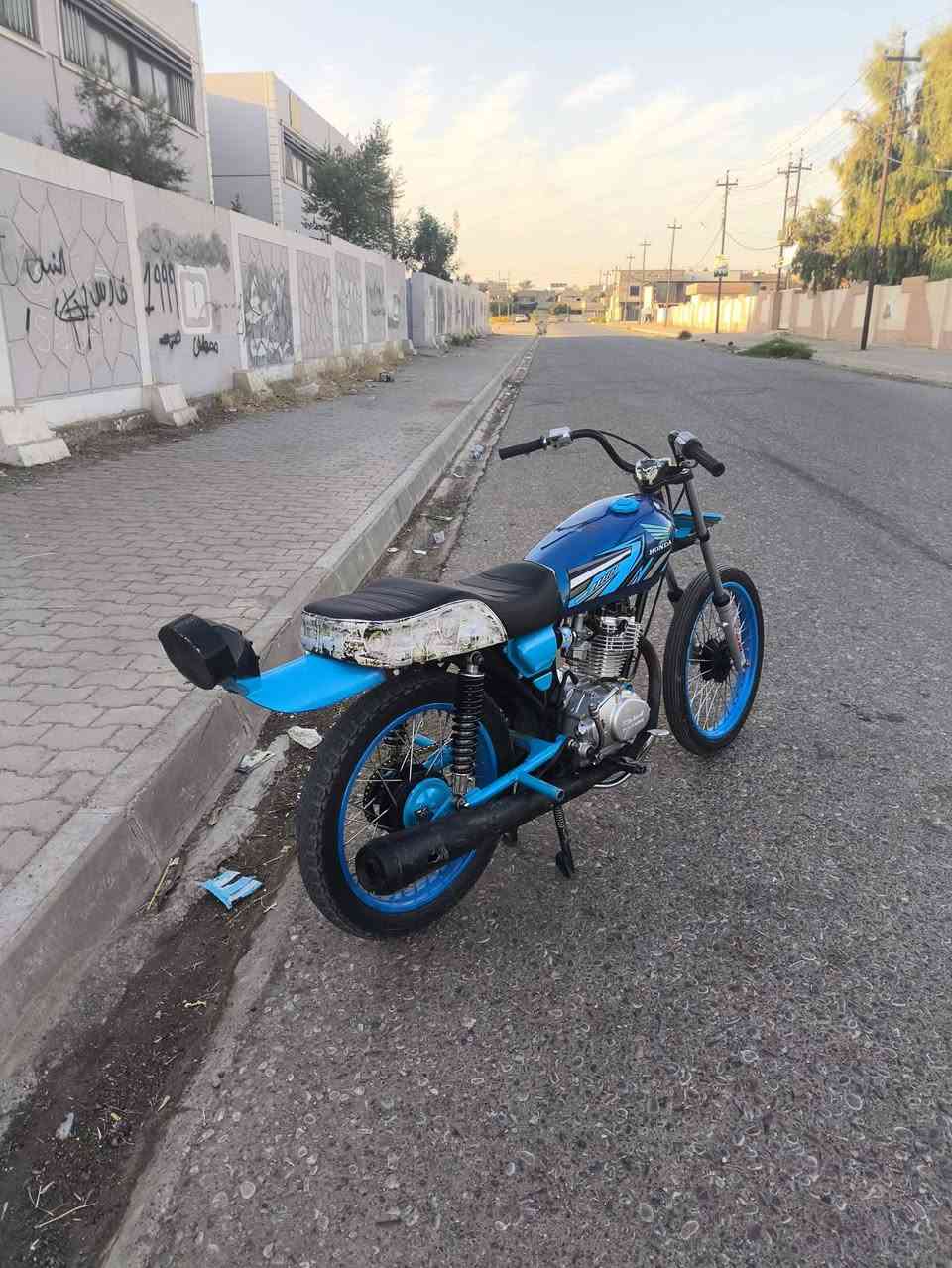 سلام عليكم دراجه للبيع محرك سيجي ام الحربه شاصي رفيع  دراجه بعده صفر تعميره جديد الـ سعر 600 بي مجال بسيط 
رقمي ***********
