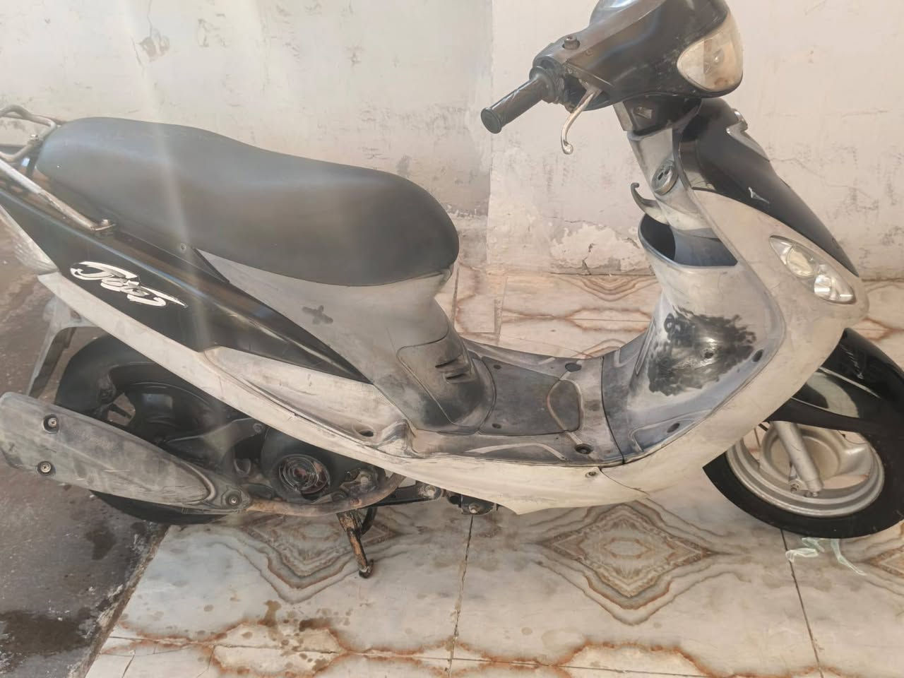 دراجه ماكس منغوله للبيع دراجه نضيفه حاويه صارلي 5اشهر من اخذتها وشرط تاخذها وين مايعجبك السعر خاص وهذا رقمي *********** فقط اتصال وتكدر تراسني ع ماسنجر خاص
